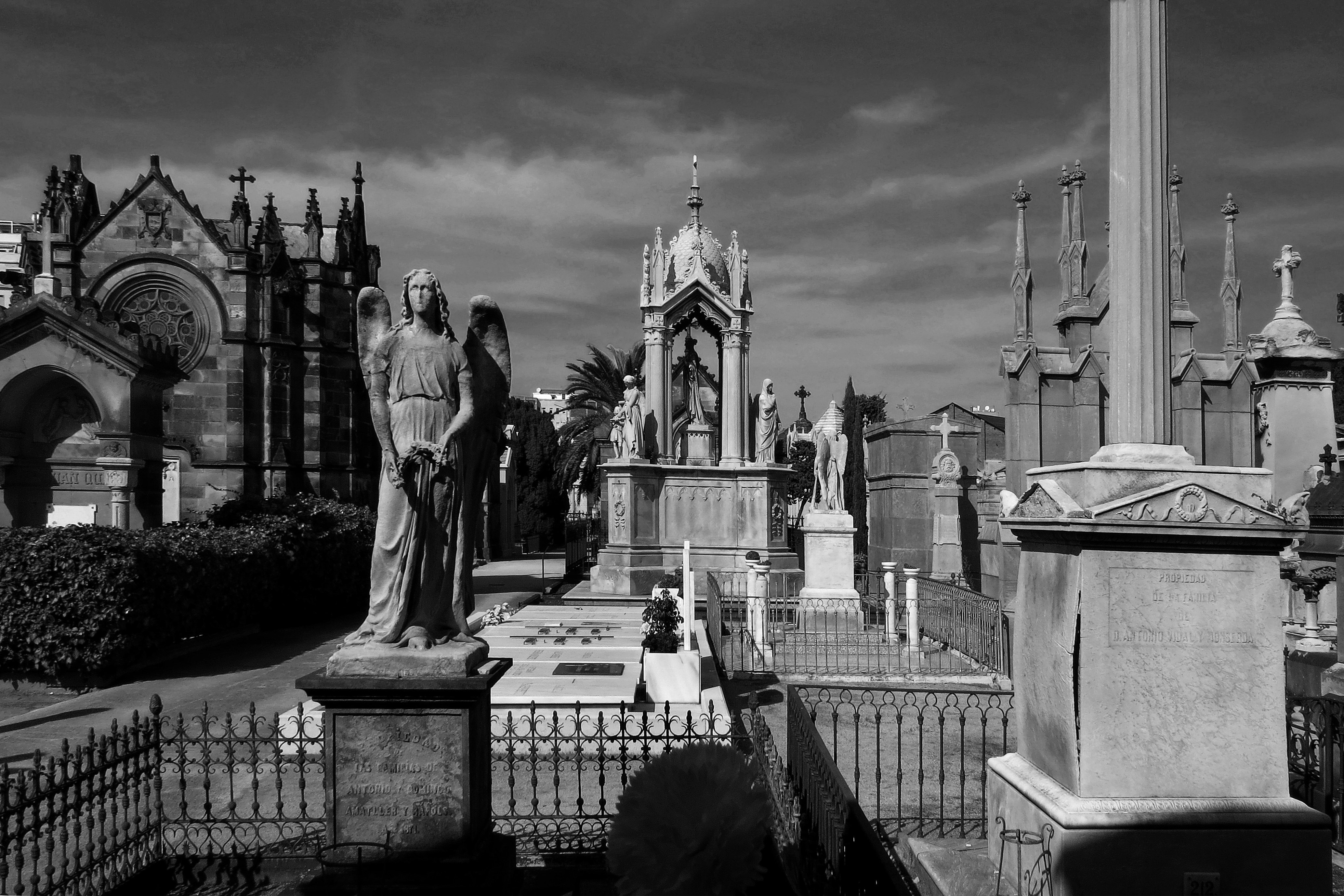 grayscale photo of statue of man and woman